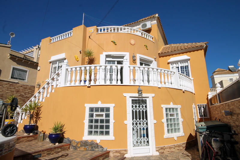 4 Cuarto Villa en venta