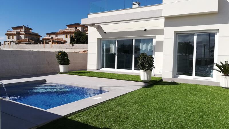 Villa til salg i Los Montesinos, Alicante