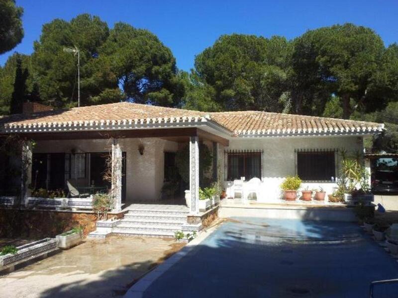 Villa en venta en Campoamor, Alicante