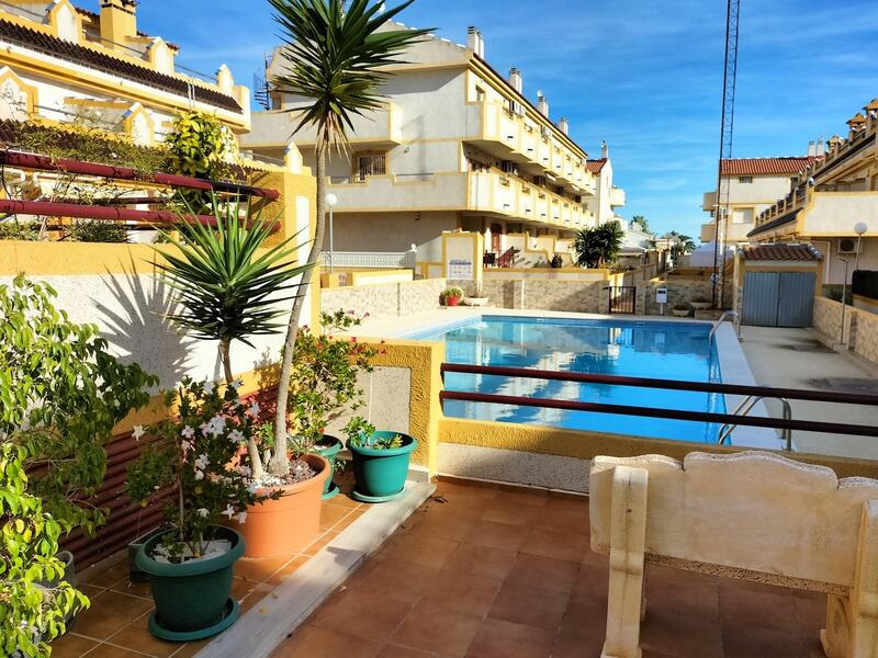 Maison de Ville à vendre dans Playa Flamenca, Alicante