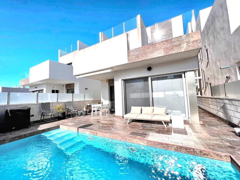 Villa till salu i Villamartin, Alicante