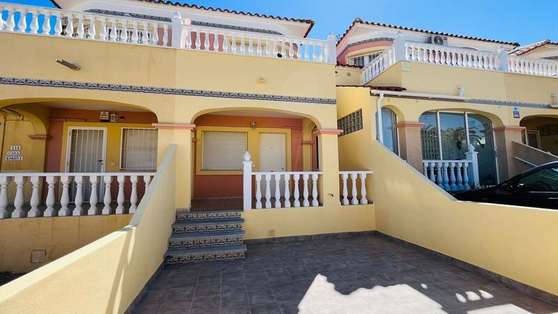 Townhouse for sale in Villamartin, Alicante