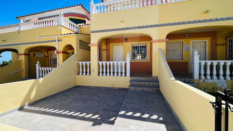 Maison de Ville à vendre dans Villamartin, Alicante