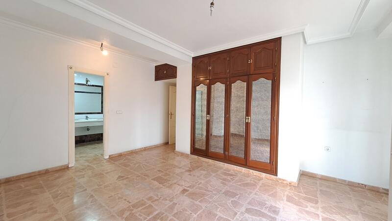 5 bedroom Apartment for sale