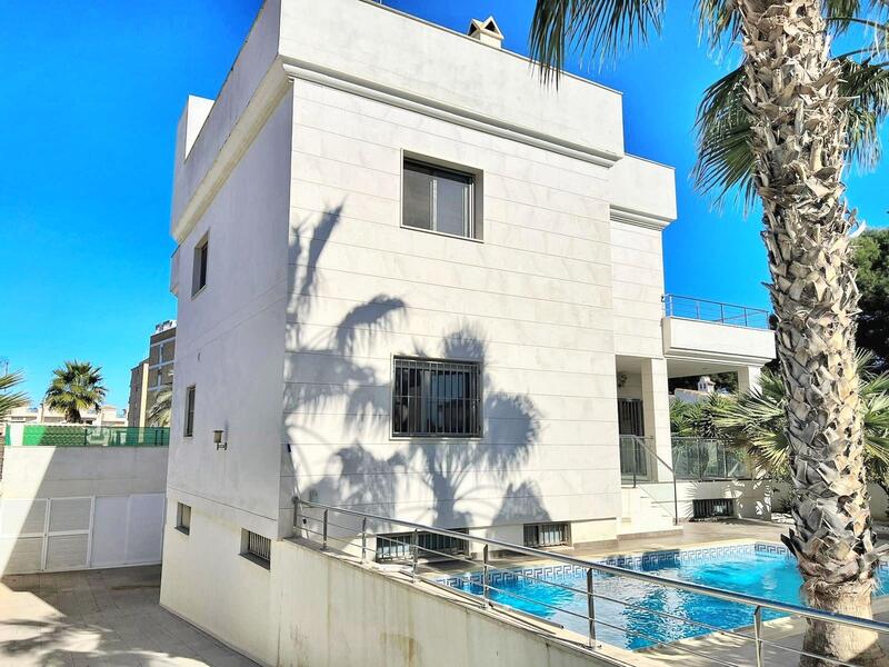 5 Cuarto Villa en venta