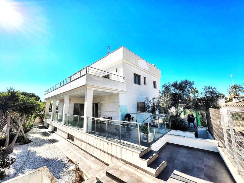 5 bedroom Villa for sale