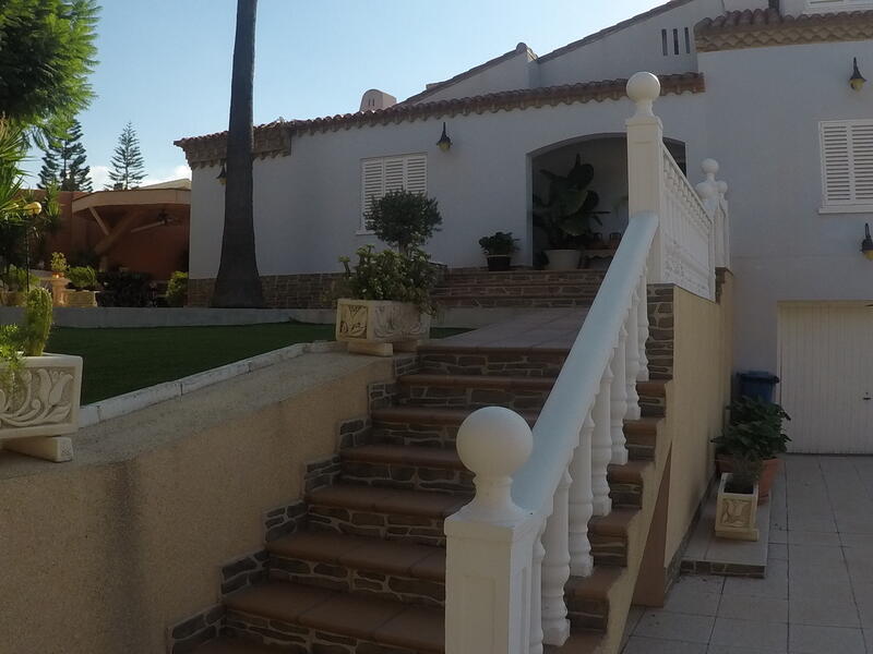 8 Cuarto Villa en venta