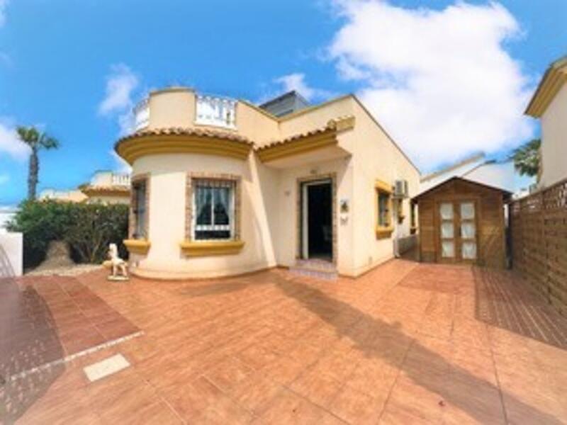 Villa en venta en El Raso, Alicante