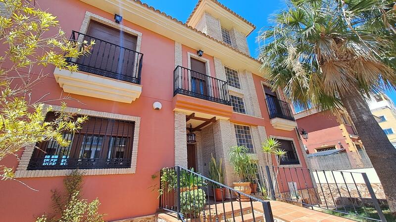 Villa à vendre dans Torrevieja, Alicante