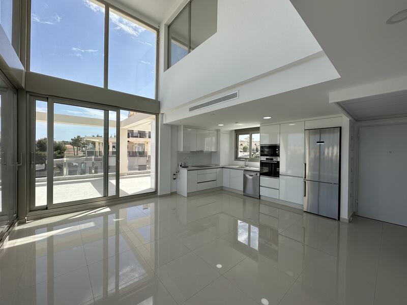 Dúplex en venta en La Zenia, Alicante