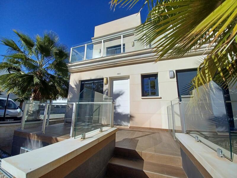 Townhouse for sale in La Zenia, Alicante