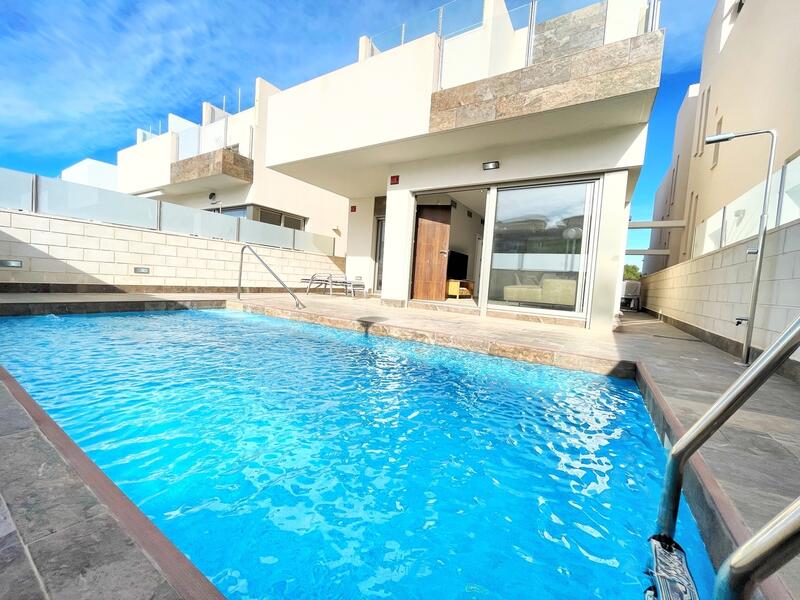 Villa for sale in Villamartin, Alicante