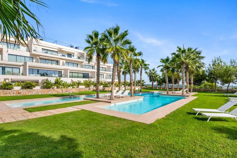 Apartment for sale in Villamartin, Alicante