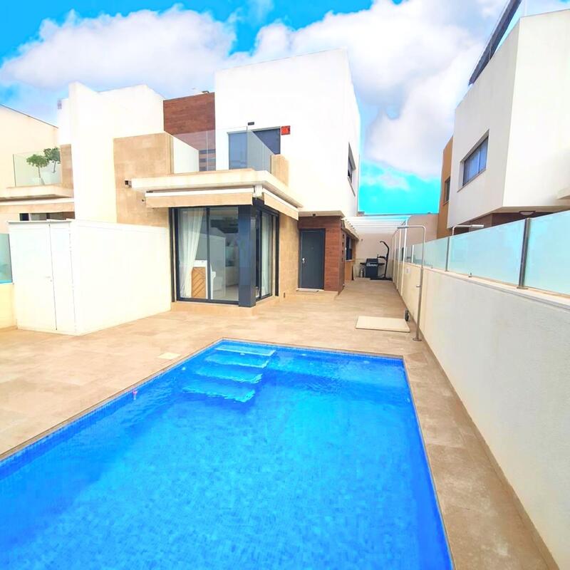 Villa for sale in San Pedro del Pinatar, Murcia