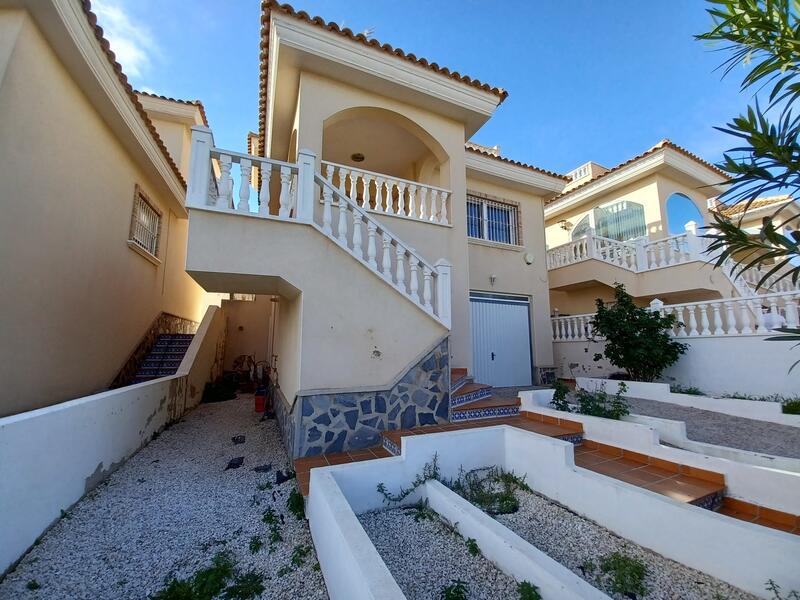 Villa en venta en Villamartin, Alicante