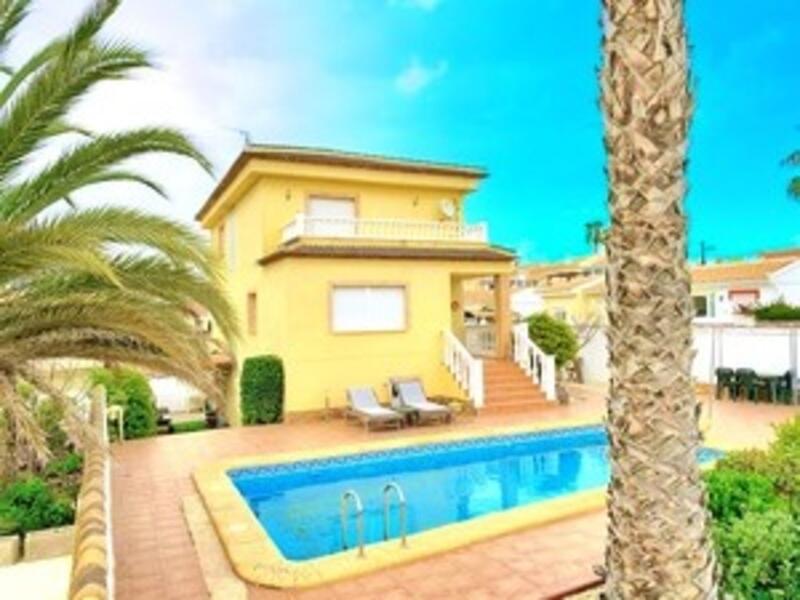 Villa for sale in Monteazul, Alicante