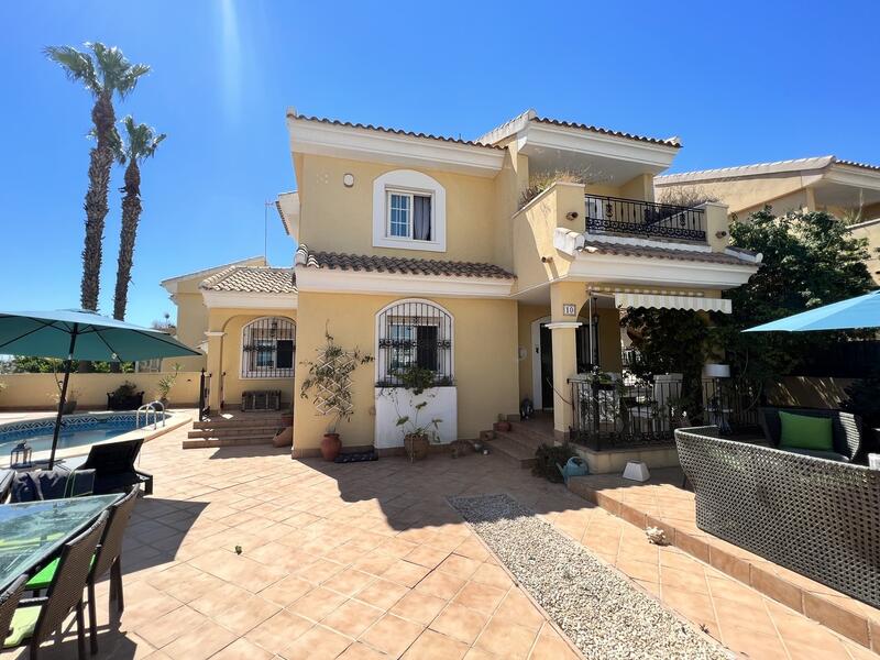 Villa til salg i Los Dolses, Alicante