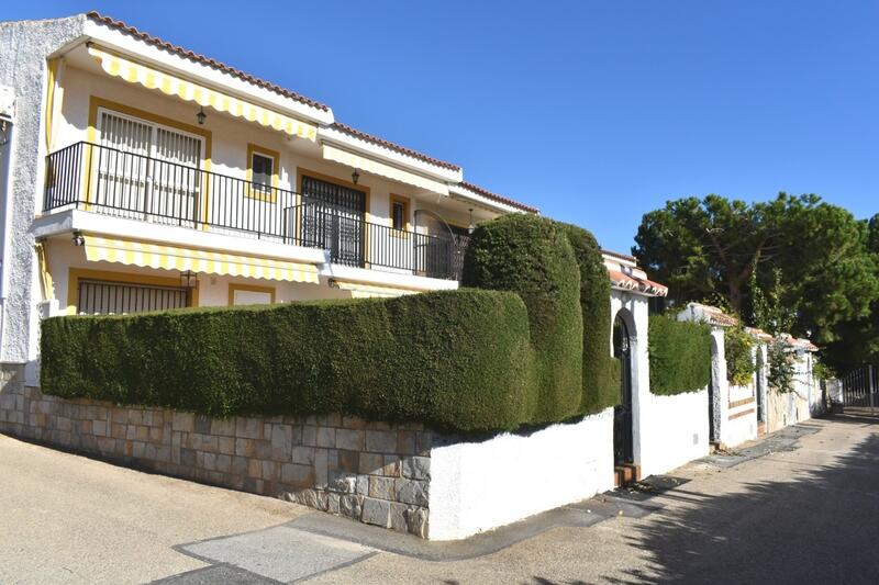 Townhouse for sale in La Zenia, Alicante