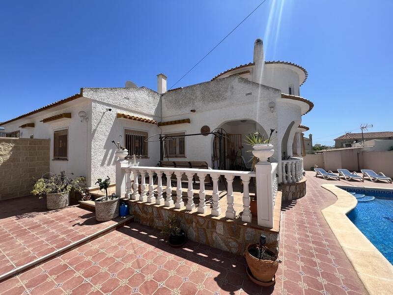 4 Cuarto Villa en venta