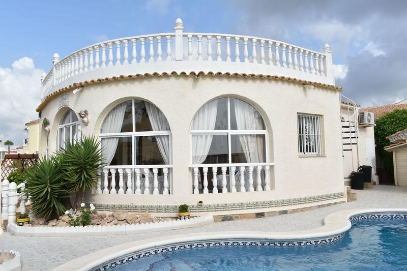 Villa en venta en Villamartin, Alicante