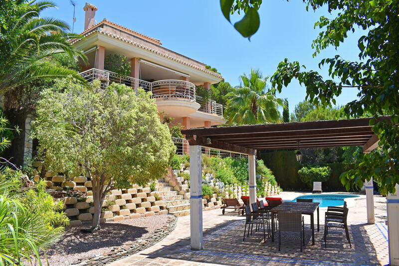 Villa for sale in Campoamor, Alicante