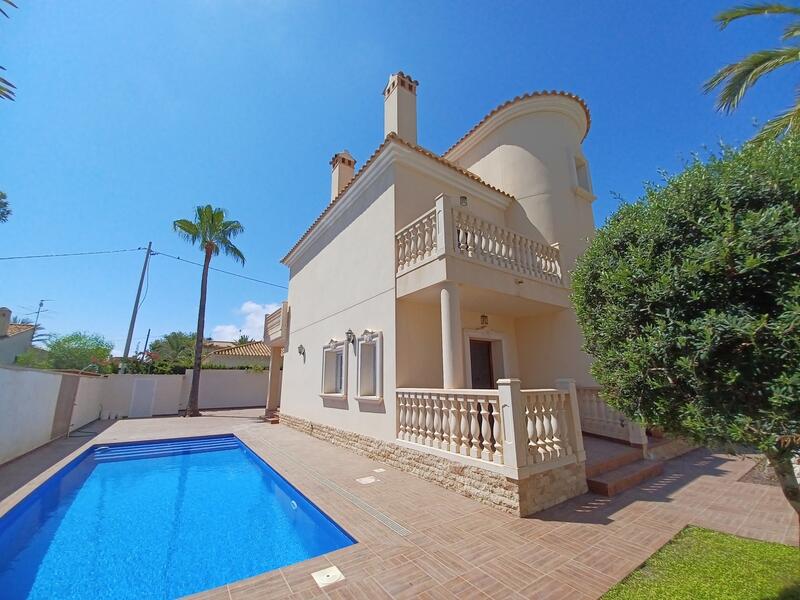 Villa en venta en Cabo Roig, Alicante