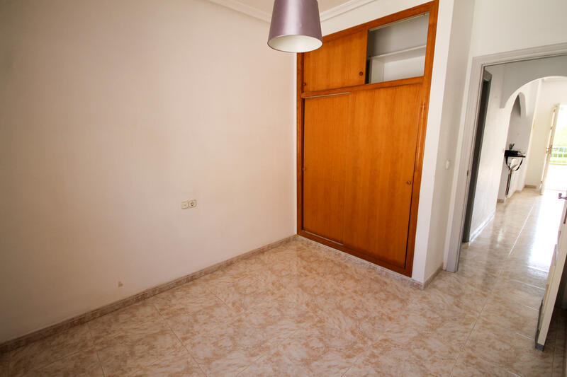 2 slaapkamer Gezinswoning Te koop