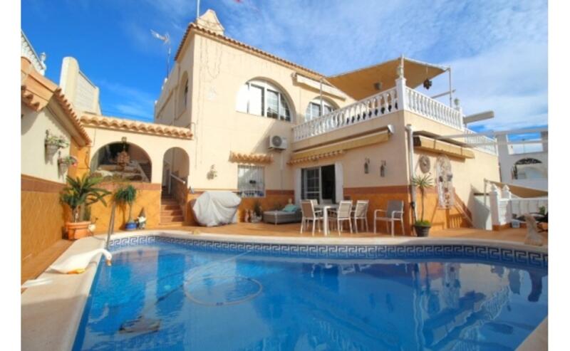 Villa til salgs i Orihuela Costa, Alicante