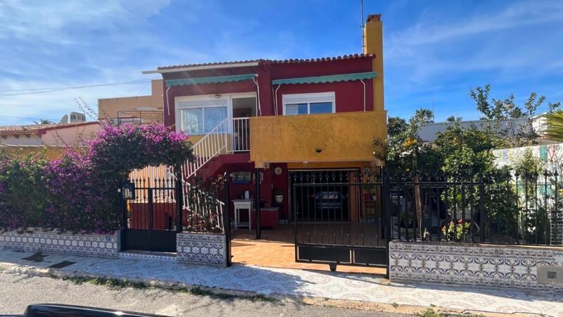 Villa for sale in Punta Prima, Alicante