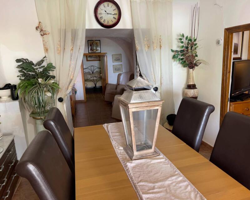 4 Schlafzimmer Landhaus zu verkaufen