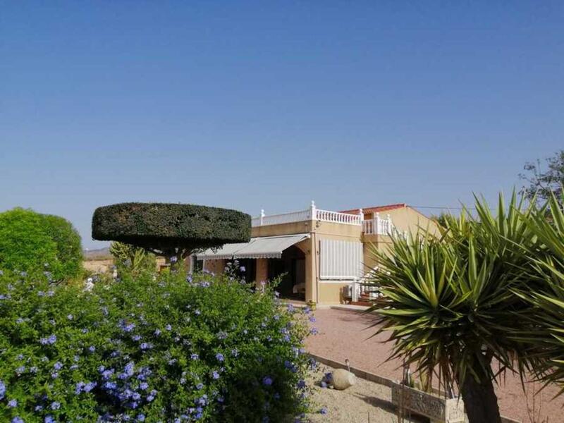 Villa for sale in Albatera, Alicante