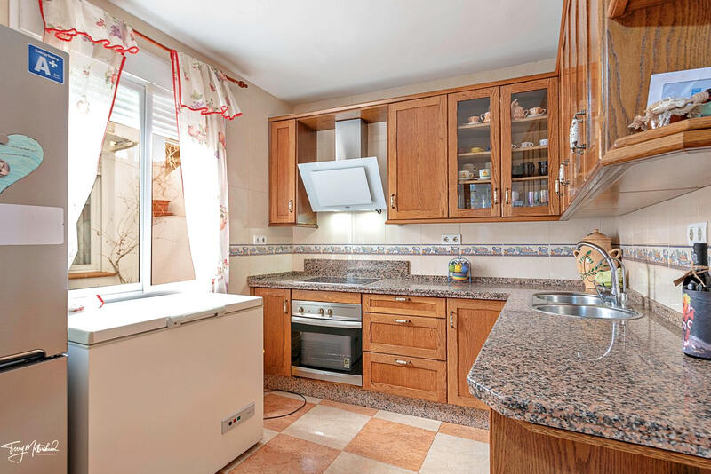 4 bedroom Townhouse for sale