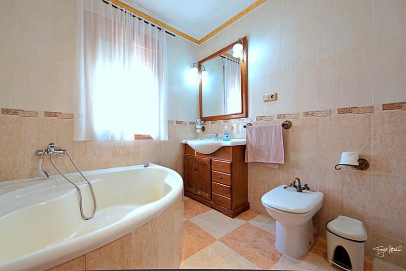 4 bedroom Townhouse for sale