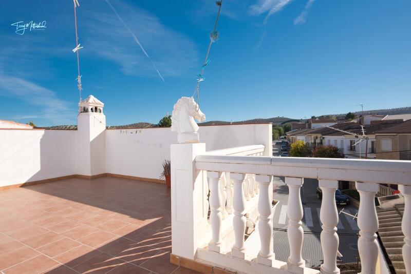 4 bedroom Townhouse for sale