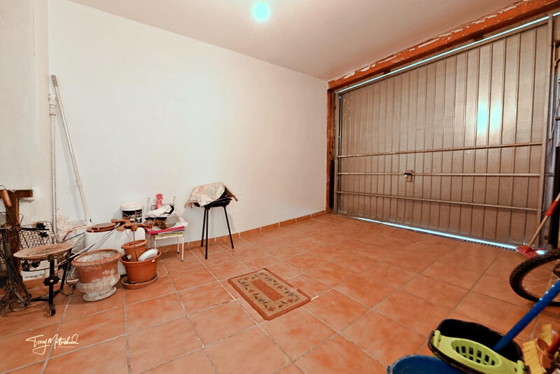 4 bedroom Townhouse for sale
