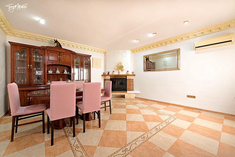 4 bedroom Townhouse for sale