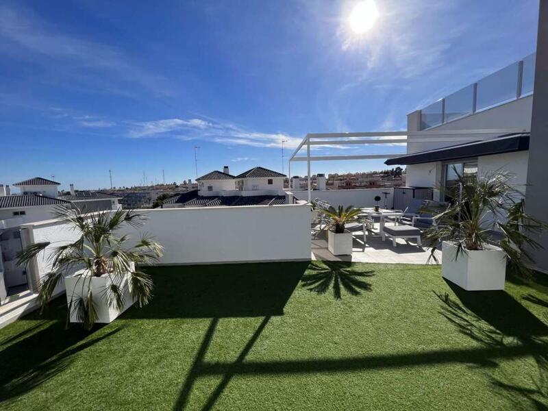 Apartamento en venta en Villamartin, Alicante