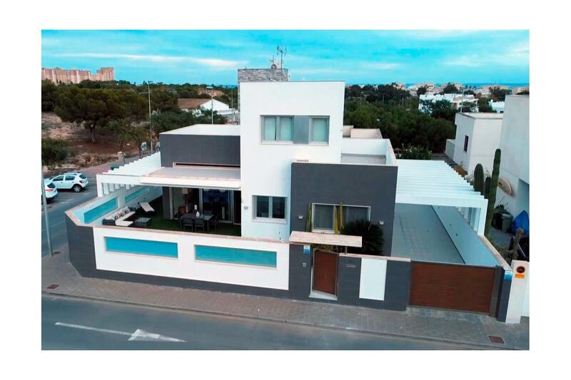 Villa en venta en Mil Palmeras, Alicante