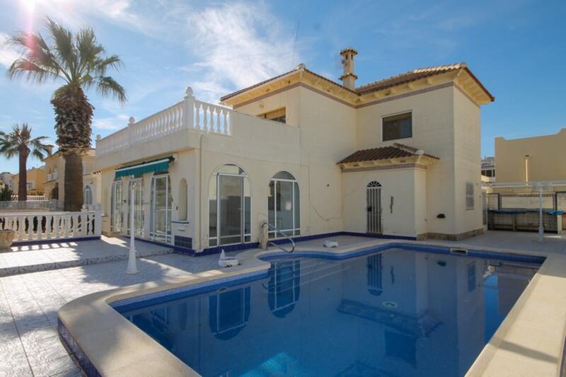 Villa til salgs i San Miguel de Salinas, Alicante