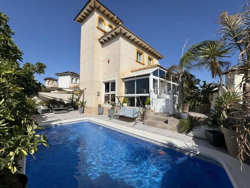 Villa à vendre dans La Zenia, Alicante