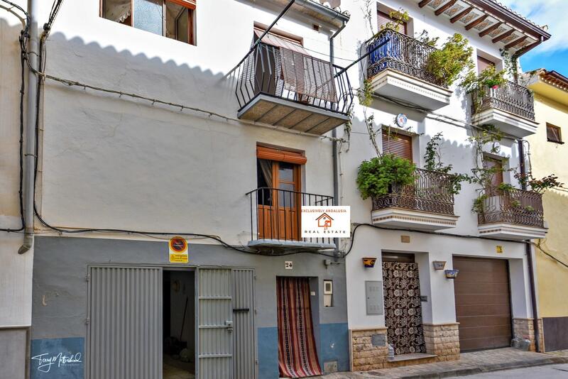 Townhouse for sale in Alhama de Granada, Granada