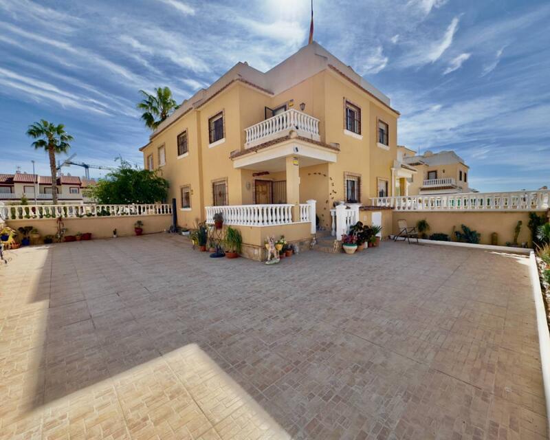 Villa zu verkaufen in Ciudad Quesada, Alicante