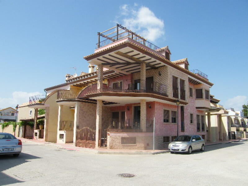 Townhouse for sale in Daya Nueva, Alicante