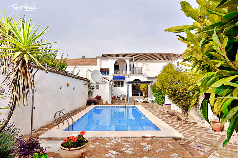 Villa for sale in Alomartes, Granada