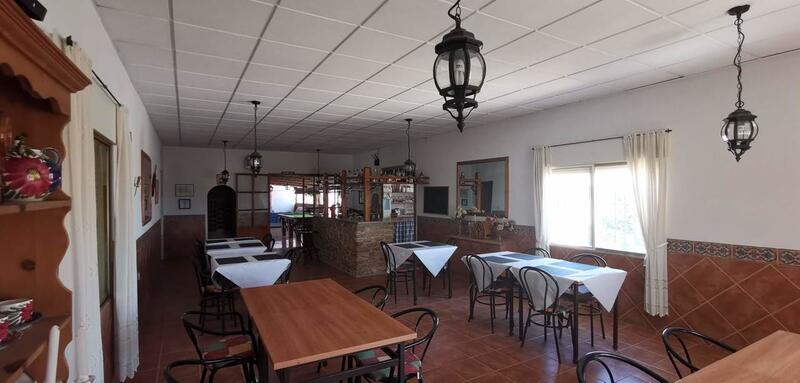 9 Cuarto Local Comercial en venta