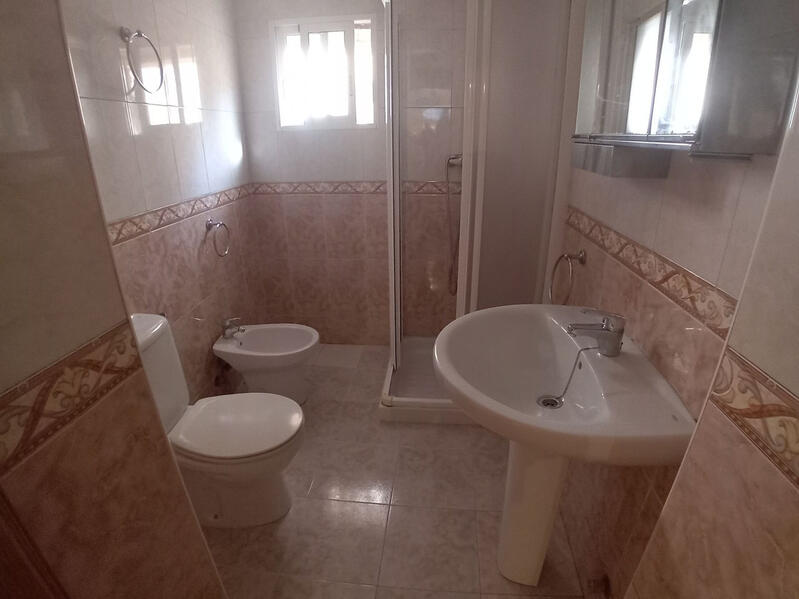 2 slaapkamer Gezinswoning Te koop