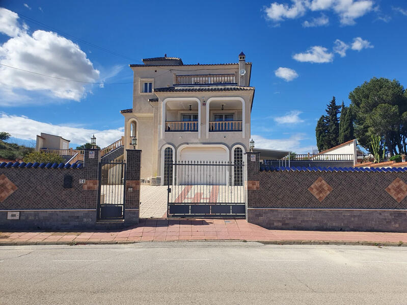 4 спальная комната вилла продается