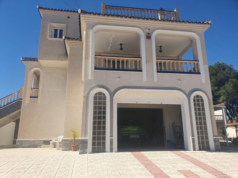 4 спальная комната вилла продается