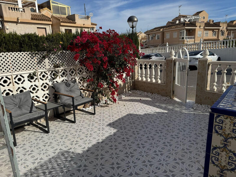 2 bedroom Townhouse for sale