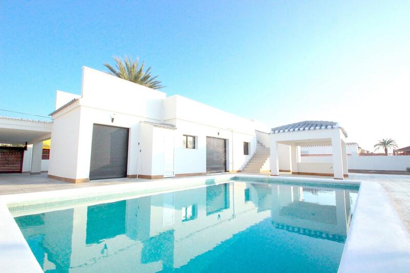 Villa en venta en Torrevieja, Alicante